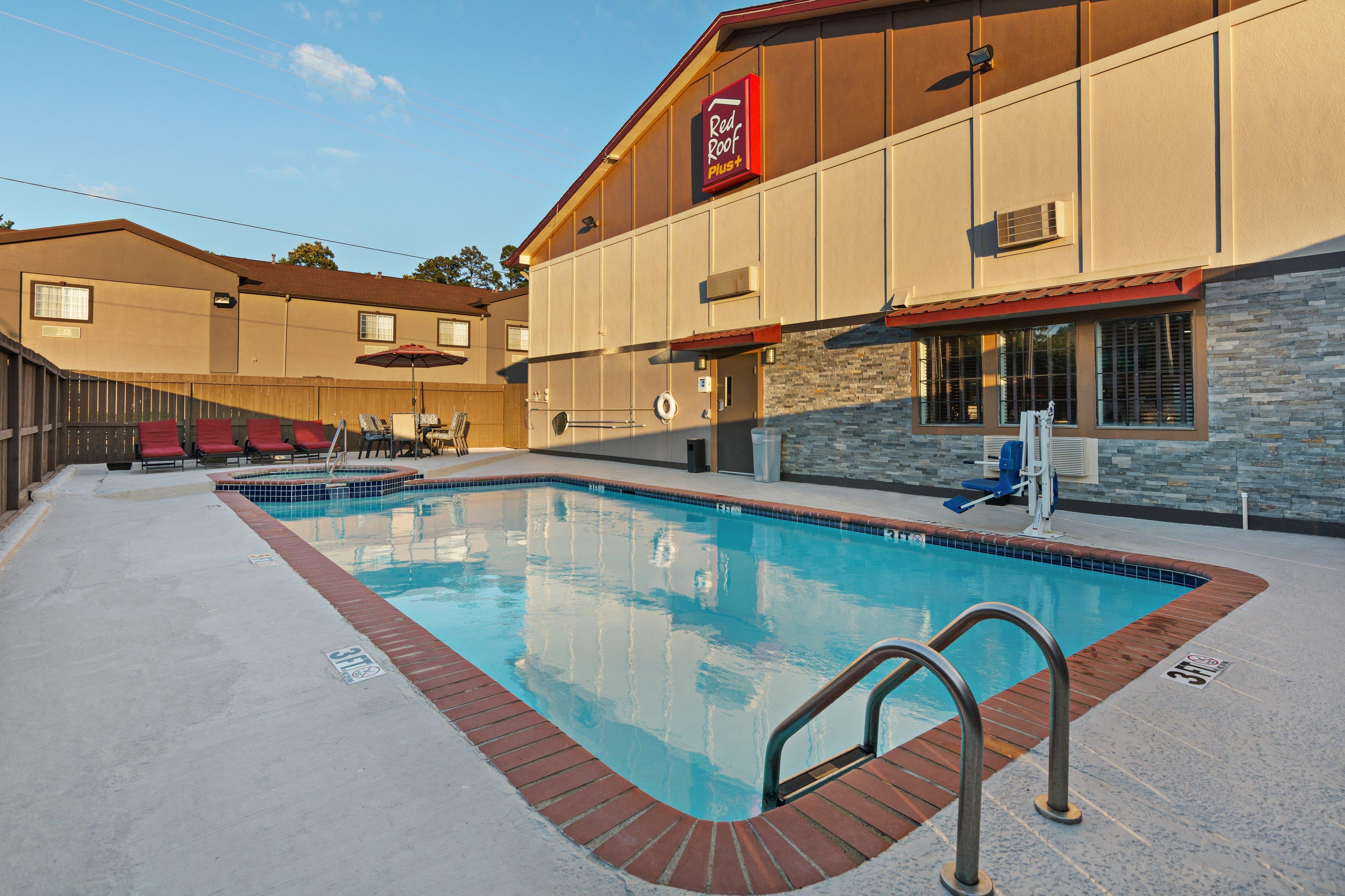 Red Roof Inn Plus+ Huntsville Exterior foto